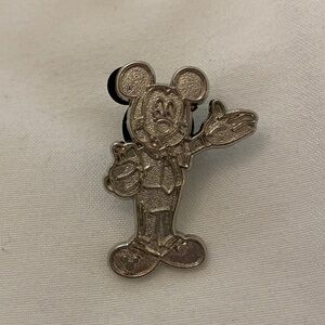 LIMITED Mickey Mouse Welcome Disney Pin